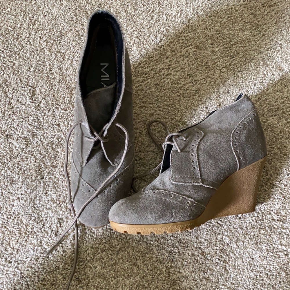 MIA size 7 suede lace up booties
